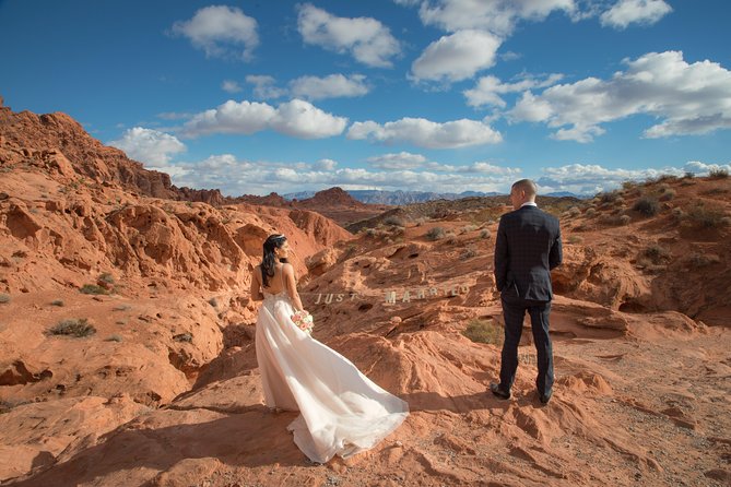 Valley of Fire Wedding by Private Limousine - A private limousine, with a few important qualifications