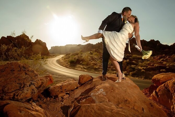 Valley of Fire Wedding Package - A desert wedding only 58 miles from the Strip
