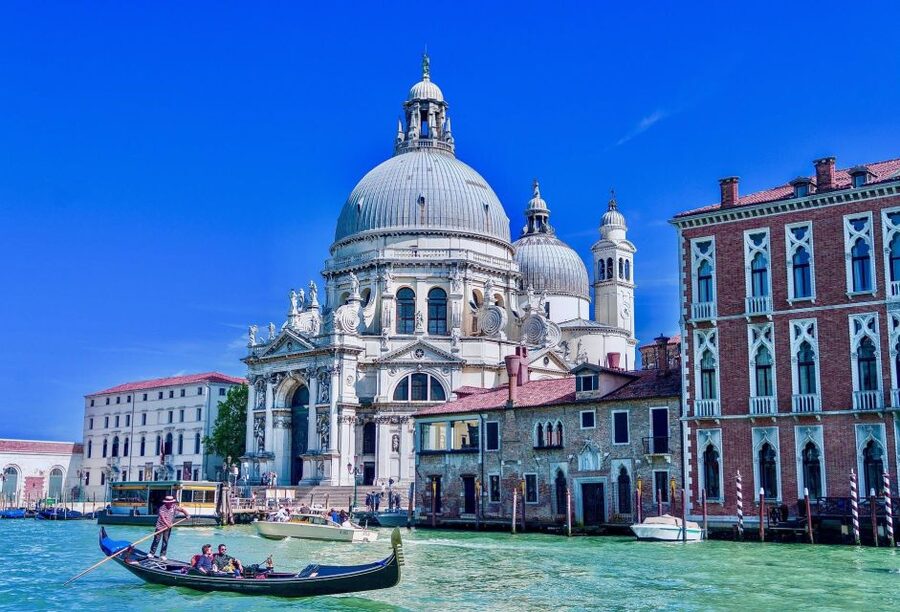 Venice: Romantic Gondola tour and Dinner for two - Dinner at Restaurant La Caravella