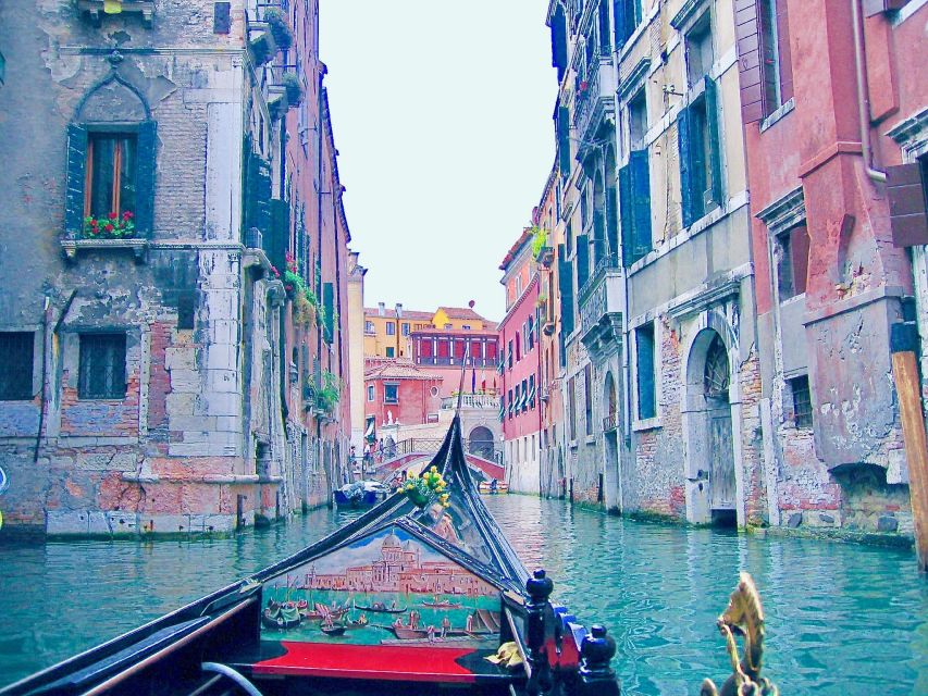 Venice: Romantic Gondola tour and Dinner for two - Seasonal timing and the long evening question