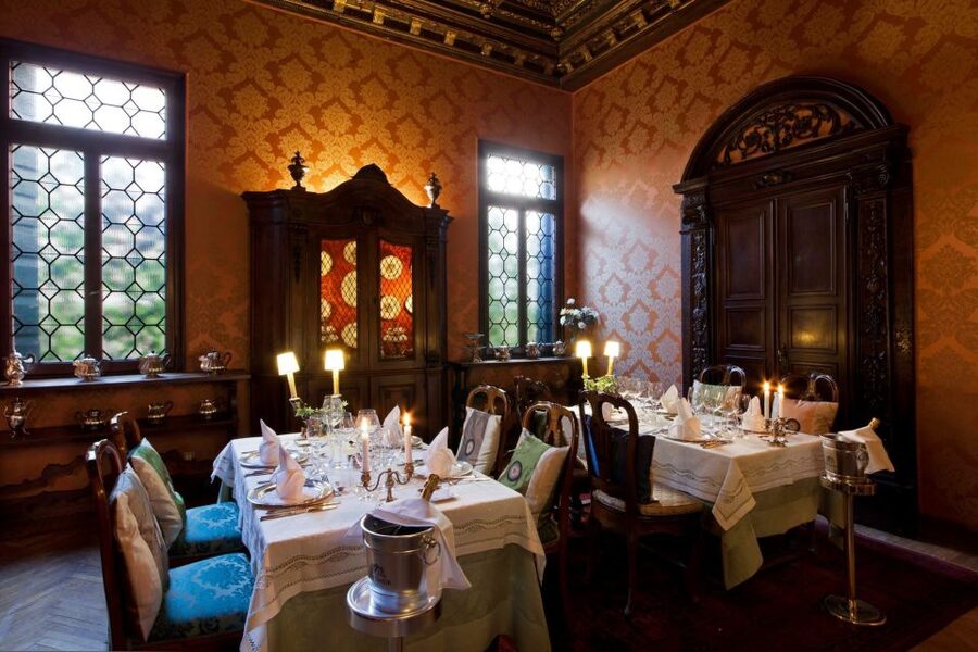 Venice: Romantic Palace Dinner and Private Gondola Ride - Choosing between the fish and meat menus