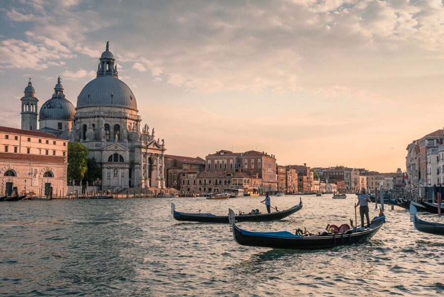 Venice: Romantic Palace Dinner and Private Gondola Ride - Should you book it?