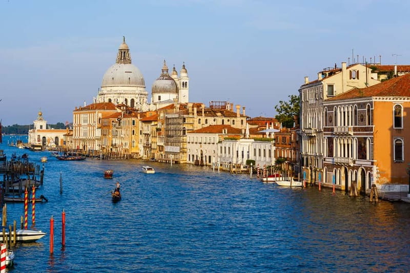 Venice: Romantic Shared Gondola Serenade on the Grand Canal - A 10-minute introduction before you board