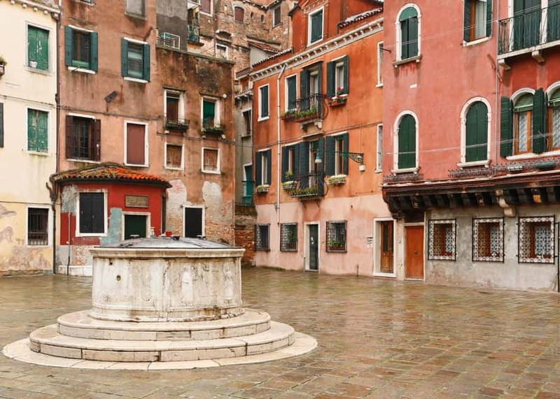 Venice: Winter Walking Tour & Romantic Gondola Ride Upgrade - What this Venice experience really includes