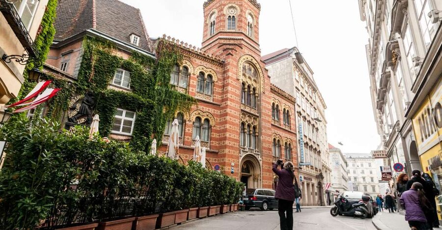 Vienna: Romantic Old Town 2-Hour Discovery Tour - Hoher Markt and the Anchor Clock