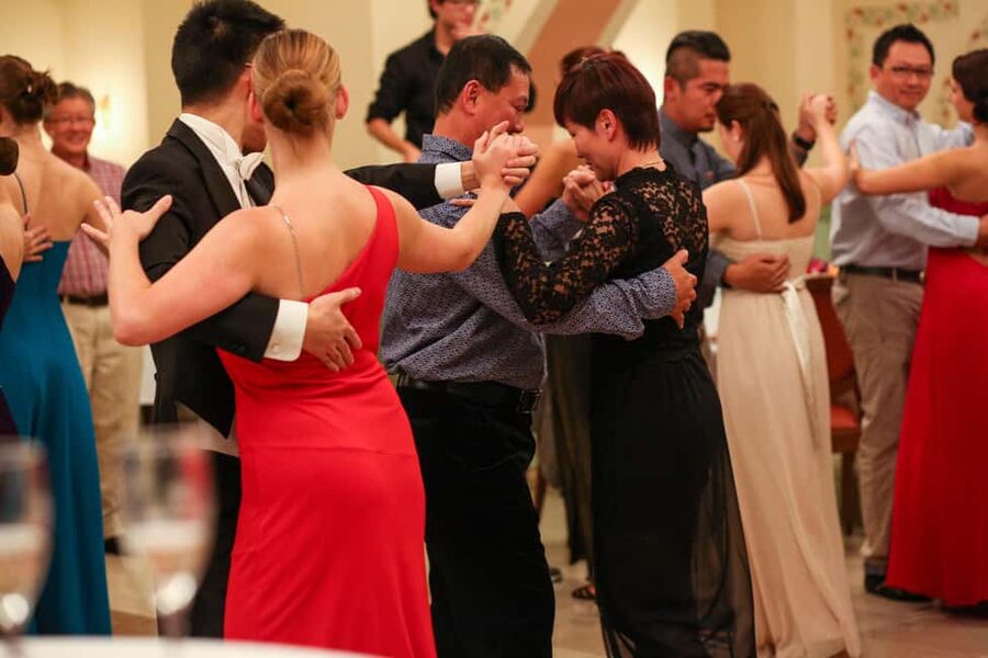Vienna: Viennese Waltz Beginner Workshop for Couples - The first steps: posture, rhythm, and partner connection