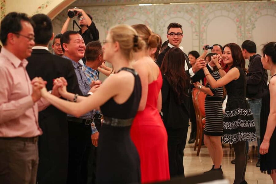 Vienna: Viennese Waltz Beginner Workshop for Couples - What the group size means for your experience