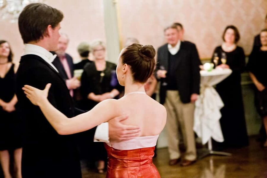 Vienna: Viennese Waltz Beginner Workshop for Couples - Entering the ballroom and meeting Aga