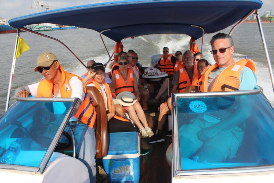 VIP Tour Enjoy Romantic Sunset by Speed Boat Free Cocktail - Saigon Bridge, Thu Thiem Bridge, and the modern riverfront