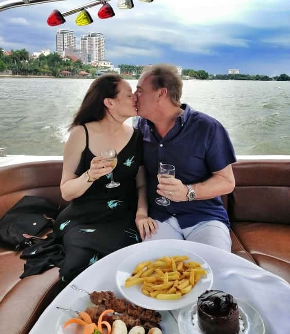 VIP Tour Enjoy Romantic Sunset by Speed Boat Free Cocktail - Is $76 per person fair value?