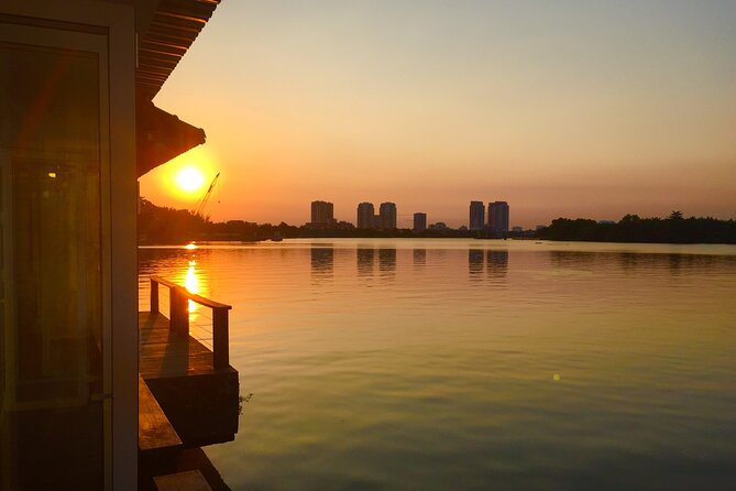 VIP Tour in Saigon: Romantic Sunset Cocktail by SpeedBoat - What to wear and what to bring
