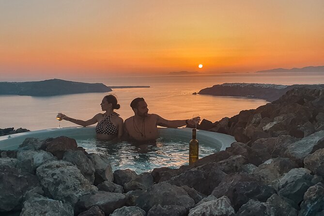 Volcanic Hot-Tub with Caldera View for Ultra-Romantic Couples - A private hot tub above Santorini’s caldera