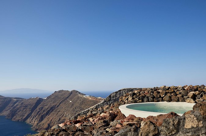 Volcanic Hot-Tub with Caldera View for Ultra-Romantic Couples - Continuing at the infinity-pool lounge bar