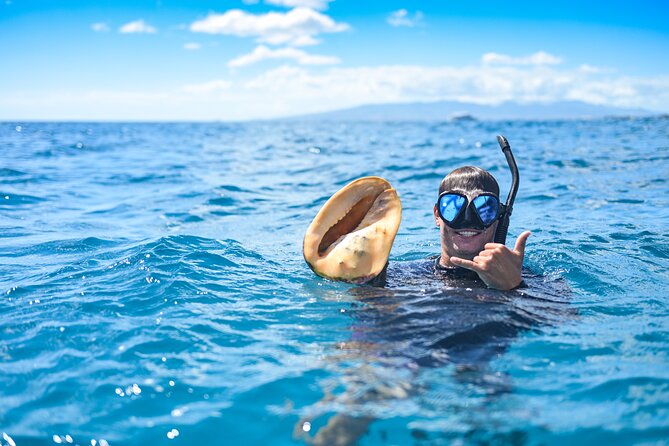 Waikiki Couples Snorkel Retreat - A Post-Snorkel Finish With Fruit and Mai Tais