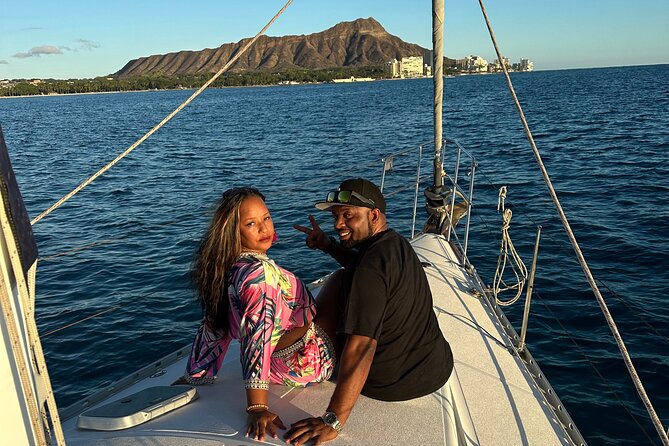 Waikiki private Day Tour and Sunset sail for couples - Comfort, food, music, and the right mood
