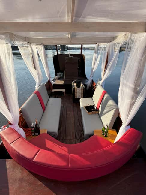 Warsaw: Romantic Cruise with Prosecco–Birthdays & Proposals - What the gondola is like on board