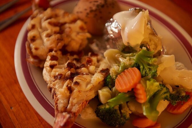 Your Romantic Dinner in Cancun, includes national open bar and live music - Live saxophone, dancing, and the social side